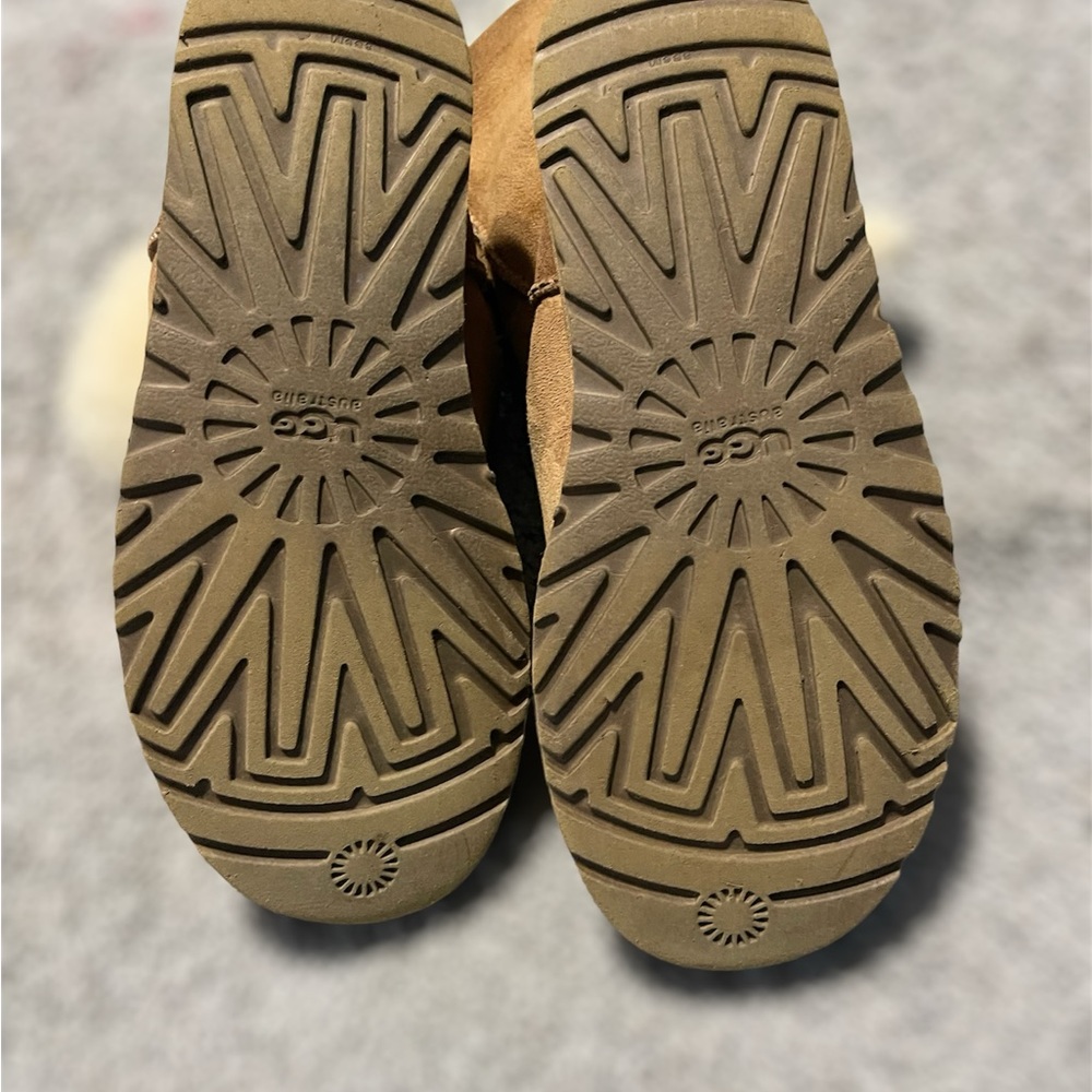 Woman uggs size7 - Picture 4 of 7